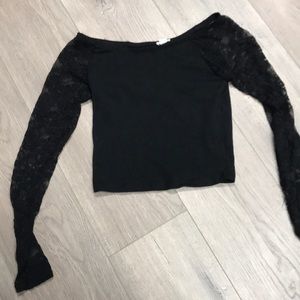 Crop top with lace sleeves